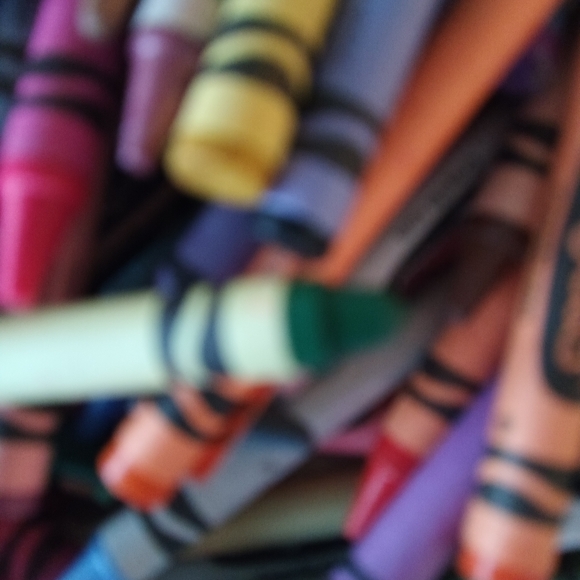 2 Pounds Crayons All Famous brand - Picture 4 of 4